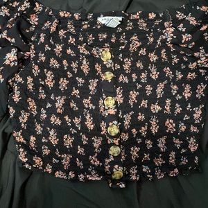 Low shoulder flower crop top